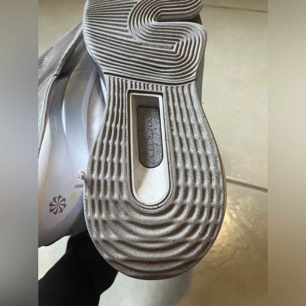 Nike Versair Women’s Sz 7 Platinum Violet W - DZ3547-004 Sneakers Shoes Gym - Picture 12 of 13